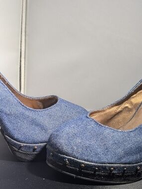 Shoe Dazzle Denim Blue Studded Platform Pumps